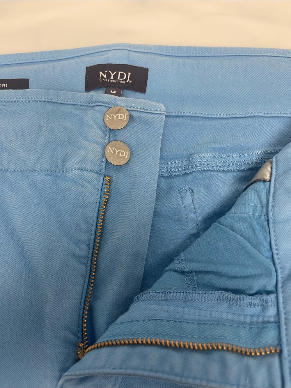 NYDJ Chloe Capri Pants in Light Blue Sz 14
